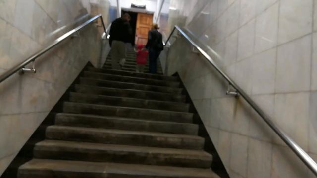 ВОКЗАЛ НОВОСИБИРСК ГЛАВНЫЙ ВСТРЕЧАЕМ БАБУШКУ ПРОБАБУШКУ В ОДНОМ ЛИЦЕ? смотреть онлайн