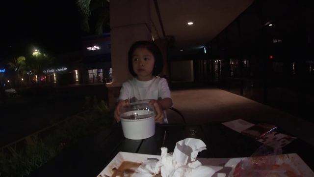 Maddie eating HUGE KIDS Ice-cream. смотреть онлайн