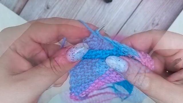 СВЯЗАЛА ТАКУЮ КРАСОТУ ДЛЯ ВАС?ЯРКИЕ И НАРЯДНЫЕ ТАПОЧКИ - СЛЕДКИ СПИЦАМИ!!! смотреть онлайн