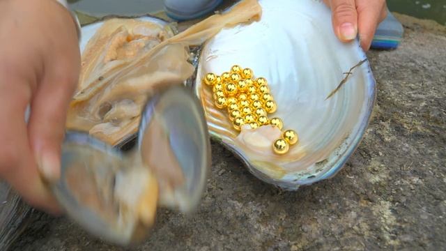 [4K HDR] The girl was lucky to receive gold and red beads from clams, it's really beautiful смотреть онлайн