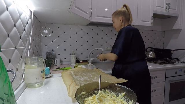 На завтрак сырники в духовке #еда #рецепт #кухня #рецепты #сырникирецепт #завтрак #дети #кулинария смотреть онлайн