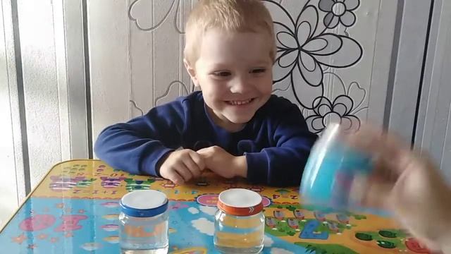 Фокус для Дениса. Окрашивание воды.mp4 смотреть онлайн