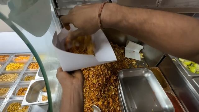Living on Rs 1000 for 24 Hours Challenge | Vadodara Food Challenge смотреть онлайн