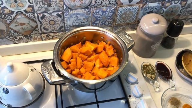 Cуп-пюре из тыквы с гранатовым соусом. Вкусный и полезный. смотреть онлайн