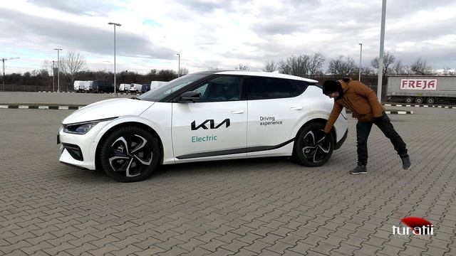 Kia EV6 77 kWh Long Range RWD video 1 of 7 смотреть онлайн