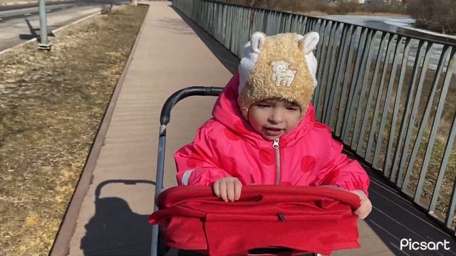 Идем гулять с малышкой / Оделись по весеннему / зашли на Валдберис смотреть онлайн