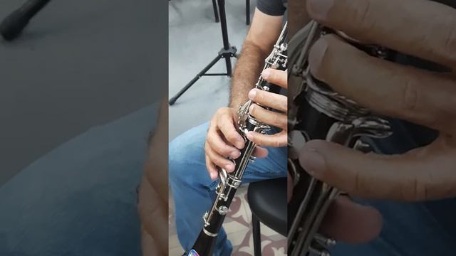 Digitação de Dó a Sol no Clarinete para iniciantes. @MaestroDavidSabatte смотреть онлайн