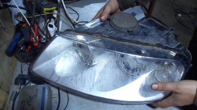 Как  легко найти почему потеет фара .