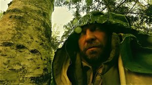 ЗВЕРЬ ПРИШЕЛ НА СОЛОНЕЦ, А ТАМ ИВАНЫЧ НА ДЕРЕВЕ))