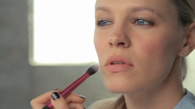 How to Get Cindy Crawford’s Beauty Mark-Celebrity Makeup Tutorial-Style.com’s Beauty Icons смотреть онлайн
