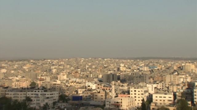 Journalist reports live from Gaza as neighbouring building hit by Israel airstrike смотреть онлайн