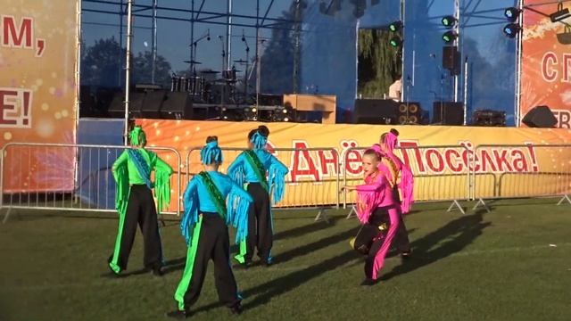 "Я танцую" - танцевальный коллектив Талисман. День любимого посёлка Гвардейское. Крым смотреть онлайн