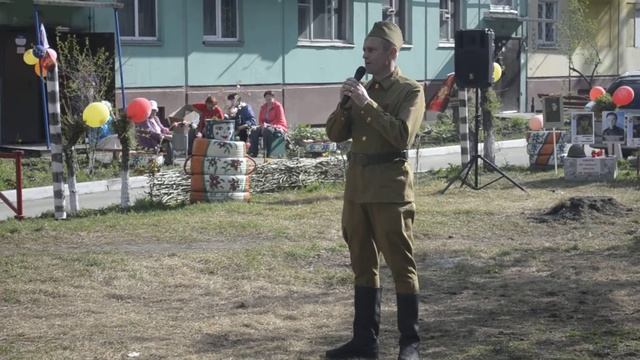 70 лет Победе на Ленина 262 г.Бийск.Поёт Максим Артюхов. смотреть онлайн