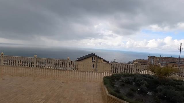 Продам вторичку 53кв.м. с ремонтом, техникой и мебелью. Парковка , вид на море . Хоста . смотреть онлайн