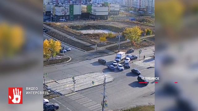 Ребенок внезапно побежал через дорогу смотреть онлайн