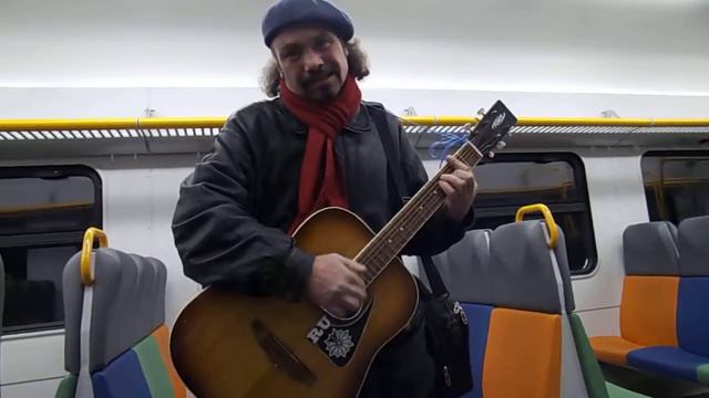 Музыкант в электричке. смотреть онлайн