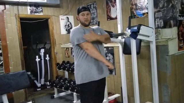 Отжимания на брусьях или "правильный турникмэн" смотреть онлайн