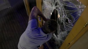 Дом-2: Вова выбил дверь в бунгало