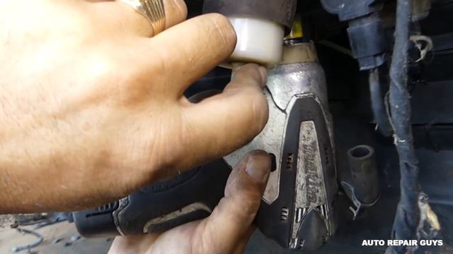 HOW TO REMOVE REPLACE AIRMATIC PUMP ON MERCEDES W211 смотреть онлайн