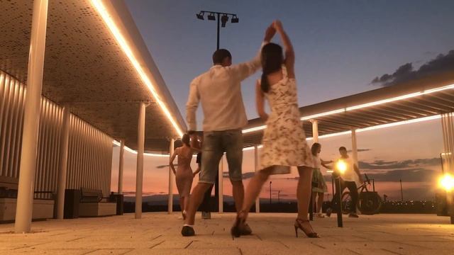 Bachata Sensual | Роман&Мила | Танцы в парке смотреть онлайн