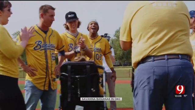 Savannah Bananas, The 'Harlem Globetrotters Of Baseball,' Visit Children’s Hospital Ahead Of First смотреть онлайн