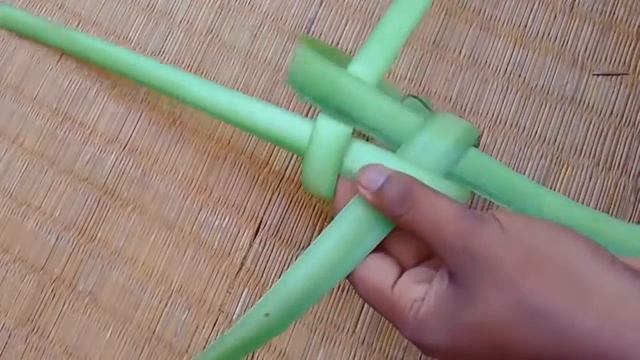 Do the making the palm hanging flower on the Wedding gate using coconut leaves смотреть онлайн