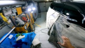 Наклеиваю китайские молдинги на двери Toyota Land Cruiser 200.