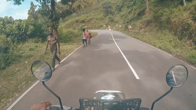 Suzuki Djebel 200 and Honda CG 125 Chill Ride on Curvy Roads смотреть онлайн