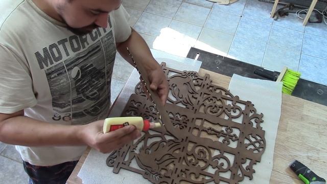 Все процессы окрашивания и склейки после лазерной СО2 резки. смотреть онлайн