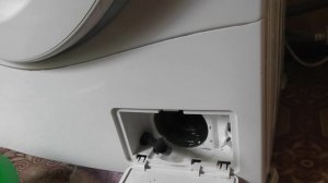 Как почистить сливной фильтр  стиральной машины . Не сливает воду что делать?