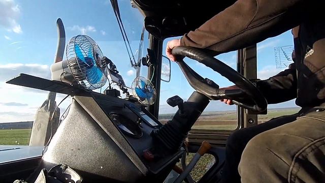 Внесение селитры сеялкой по пшенице МТЗ 82.1 с Титан 420 смотреть онлайн