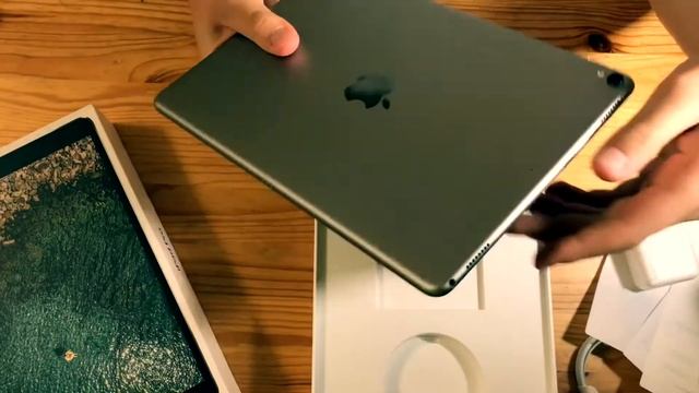 Распаковка iPad Pro 10.5 (2017) Обзор смотреть онлайн