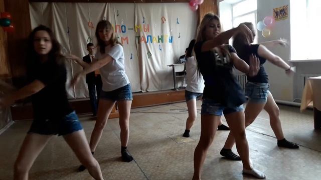 Студентки Аулиекольского с/х колледжа танцуют танец смотреть онлайн