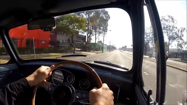 Having a bit of fun in my 1340cc classic mini смотреть онлайн