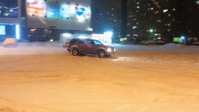 Chevrolet Blazer валит боком)