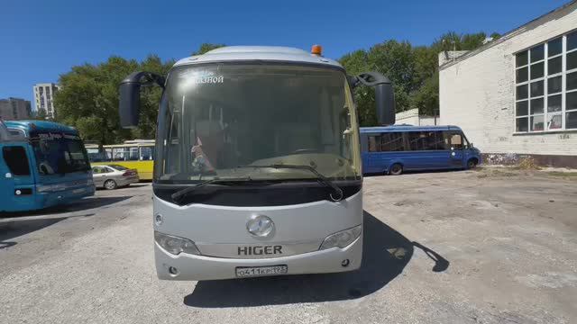 Автобус HIGER на 35 мест.