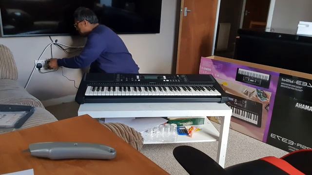YAMAHA PSR-E373 Unboxing смотреть онлайн