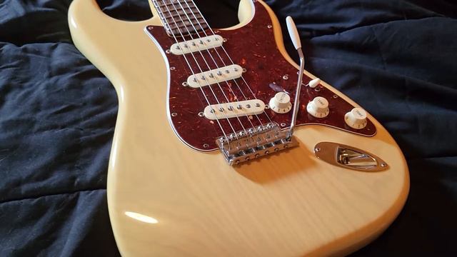 Dialing in a Fender Strat with traditional Tremolo. смотреть онлайн