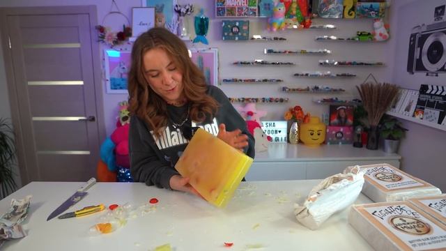 КУПИЛА ГИГАНТСКОЕ ДЕНЕЖНОЕ МЫЛО за 25000 Рублей ! СКОЛЬКО Денег Внутри Я НАШЛА?! смотреть онлайн