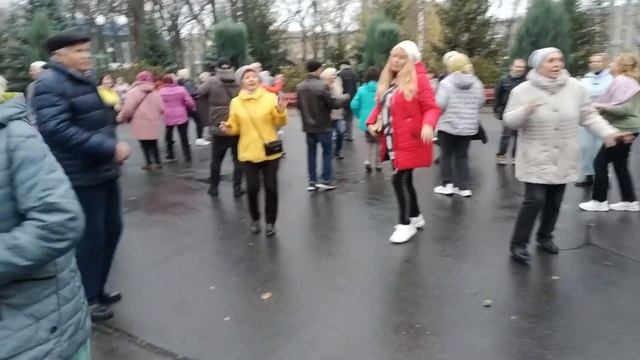 Харьков.???танцы в парке ??04.11.23. смотреть онлайн