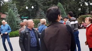 У НЕГО ГРАНИТНЫЙ КАМУШЕК В ГРУДИ