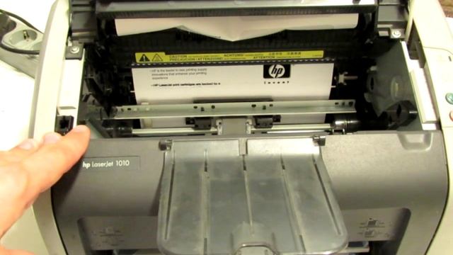 Устранение замятия бумаги в принтере на примере HP LaserJet 1010 смотреть онлайн