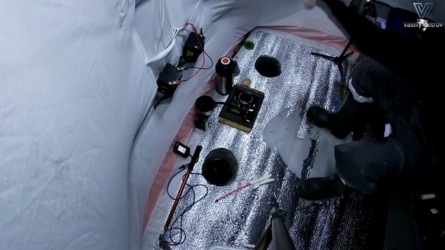 Зимняя ловля Леща с ночевкой на Иваньковском водох.Глубина ловли 5мет. Клев как из пулемета ? смотреть онлайн