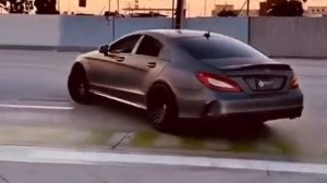 красивый вид Мерседеса банан ?