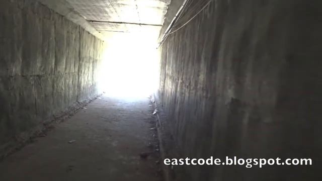 small tunnel under Viet national highway at Lang Co смотреть онлайн