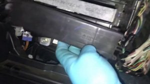 Замена фильтра салона / кондиционера Toyota Hilux от 2015 года