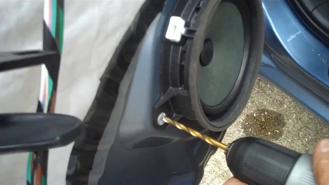 Toyota Rav4 Front Speaker Removal and Replacement смотреть онлайн