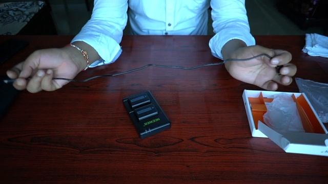 NEEWER NP FW50 BATTERY AND CHARGER смотреть онлайн