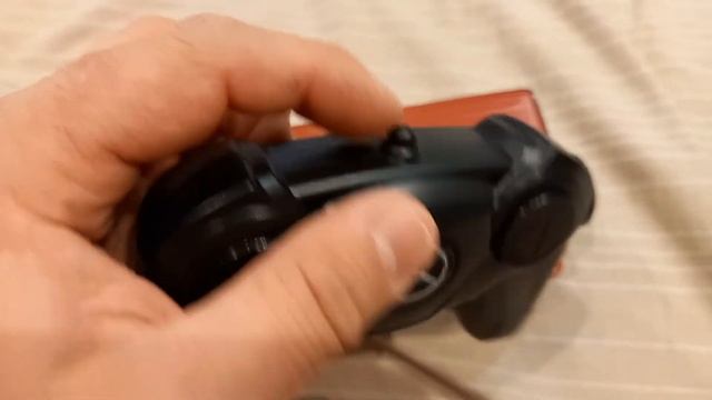 Играчка Mercedes G63 AMG имитира замърсен с кал джип смотреть онлайн