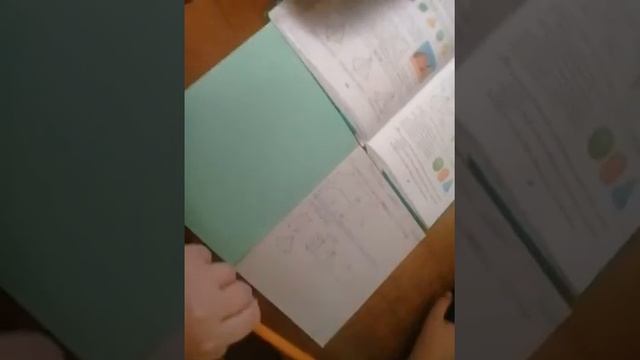 Мой брат смотрит видео урок "как начертить квадрат" ? смотреть онлайн
